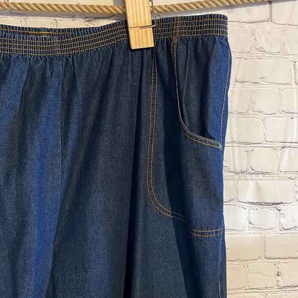 size 42 all elastic waistband pull up jean. Two side slit pockets. Exc condition - Picture 2 of 6